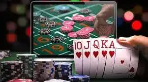 Màn hình game bắn cá sặc sỡ với nhiều loài cá và hiệu ứng nước rực rỡ